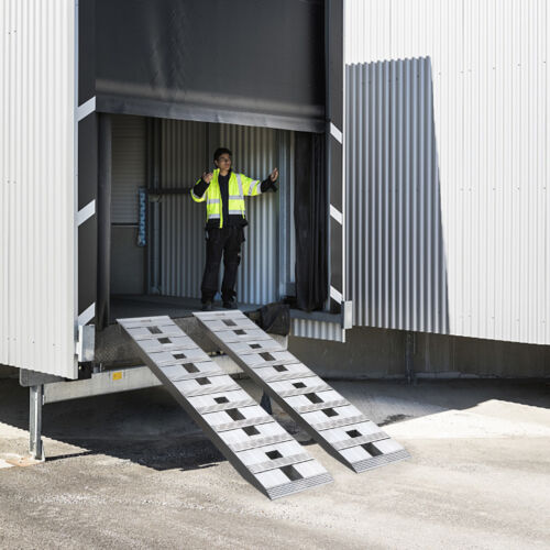 2pcs Aluminum Trailer Ramps Truck Car Auto Trailer Ramps Loading Ramps 6000lbs - Foto 3 di 20