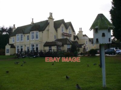 FOTO WORPLESDON PLACE RASEN BEEFEATER KETTE RESTAURANT SET IN EINEM GROSSEN ALTEN HAUS