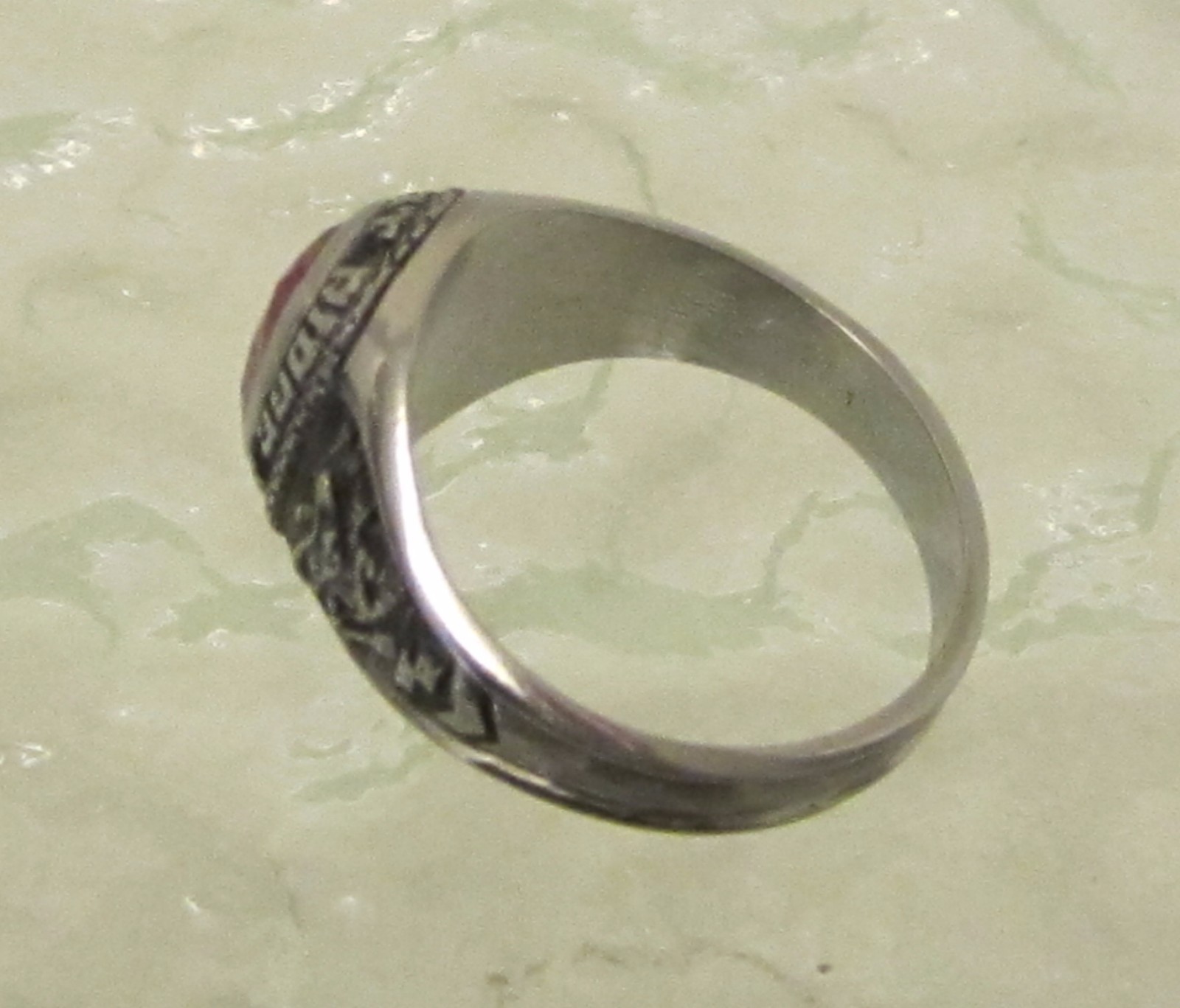 HJ ULTRIUM FUCHSIA STONE WHEAT RIDGE HIGH 1983 RING SIZE 7 FASHION