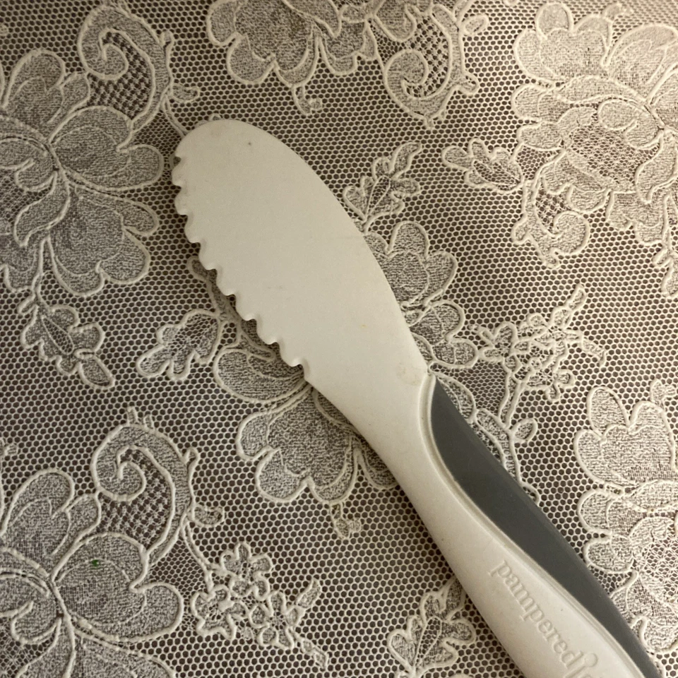 Pampered Chef Silicone Scoop & Spread 1708 Sandwich Cutter Spreader Gray White - Image 3 of 4