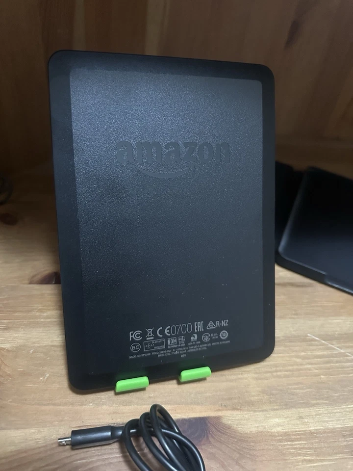 Amazon Kindle 7th Generation WP63GW 4GB Wi-Fi NERO con cover originale e filo - Immagine 4 di 4