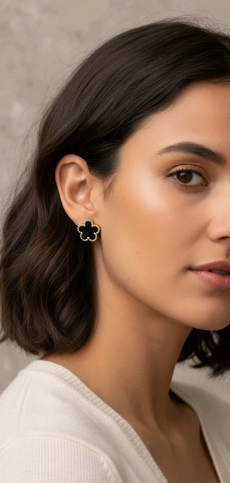 Aretes Flor Trébol De La Suerte Negros Y Oro  Acero Inoxidable  Chapado Oro 18k - Image 2 of 4