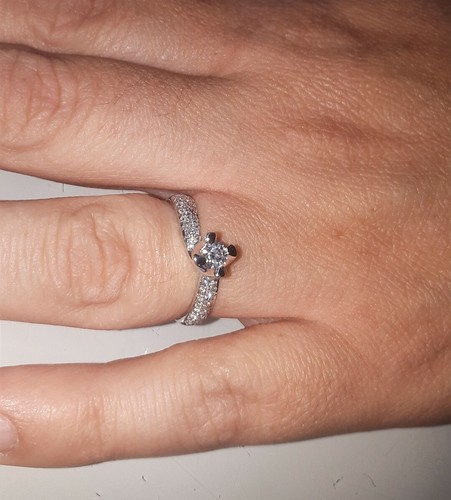Bellissimo Anello Solitario Valentino in Oro Bianco 750 18 KT Diamanti ct 0.45 - Foto 4 di 5