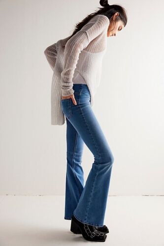 Free People Penny zum Anziehen Flare Jeans - blau - Größe 25W - Brandneu mit Etikett UVP £ 68 - Bild 1 von 12