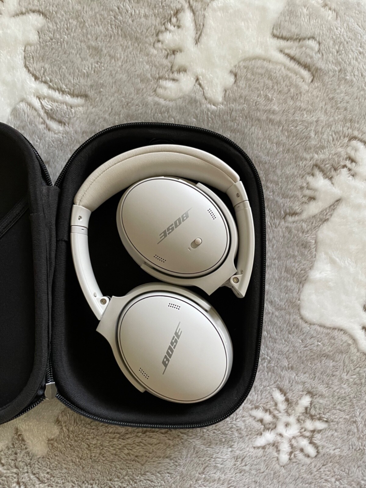 Bose QuietComfort Wireless Over-Ear Headphones - White Smoke-image