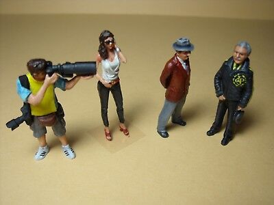 4 FIGURINES 1//43 SET 377 THE SHOW GIRL VROOM UNPAINTED FOR SPARK