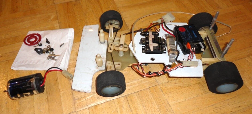 TEAM ASSOCIATED VINTAGE RC12E ONROAD PAN CAR 1/12 SCALE SHIPPING INCLUDED - Image 2 of 4