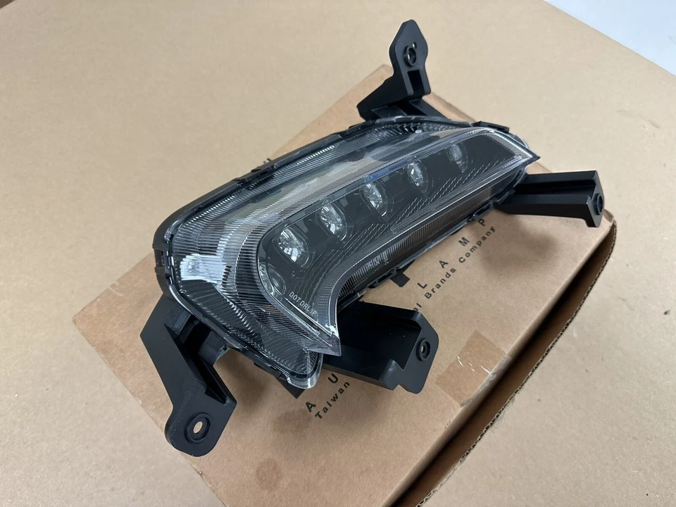 Conjunto de luz antiniebla derecha Depo 321-1603R-AC para Hyundai Elantra 2017-2018 NUEVO Foto 2 de 4