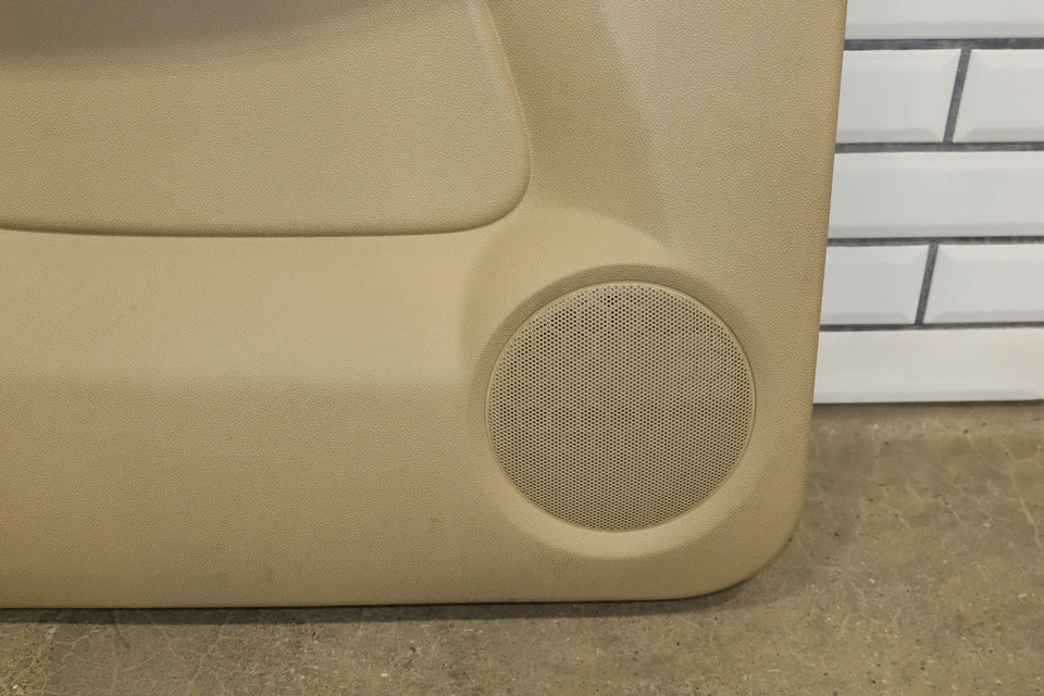 Левая задняя внутренняя дверная панель для Chevy Suburban 2010-2014 годов выпуска (кашемир 336) - Изображение 4 из 4