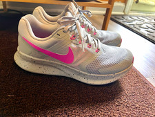 Nike Women s Mesh Lace-Up Low Top Sneakers Gr...