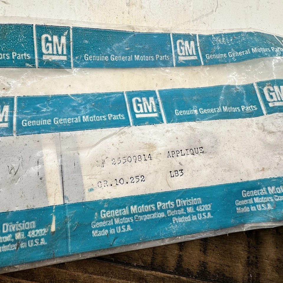 Vintage New GM 25509814 Rear Defog Defrost Bezel Appliqué Chevy Truck Blazer - Image 4 of 4