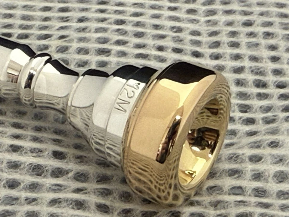 Boccaglio tromba GIARDINELLI 12M cerchio oro rosa - Immagine 4 di 4