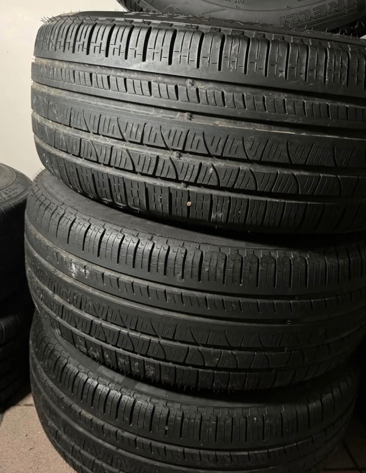 Bentley 21” Gloss Black Wheels with Pirelli Scorpion Verde All-Season Tires