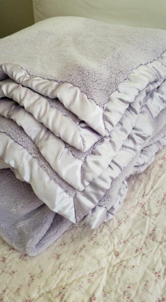 Просто потертый шик TWIN плюшевое одеяло мягкий розовый атлас отделки Rachel Ashwell 2 слоя - Изображение 3 из 4