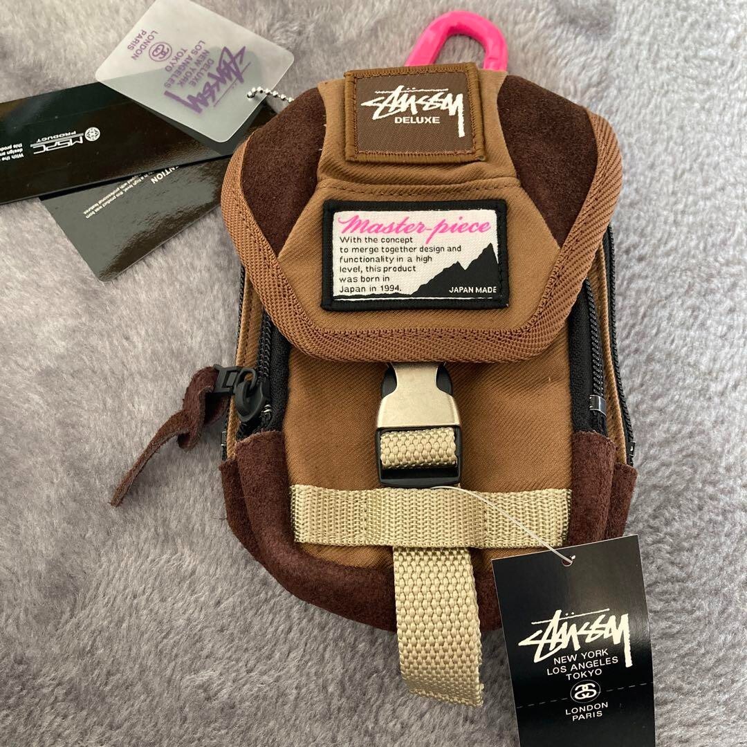 Stussy Deluxe Master piece ボディバッグ Stussy Deluxe x Masterpiece Pouch Case with Carabiner Brown