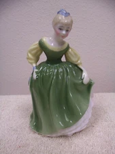 ROYAL DOULTON "FAIR MAIDEN" HN 2211 - RETIRED FIGURINE 1966 - MADE IN ENGLAND