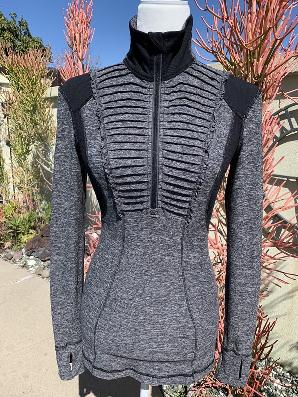 Lululemon Womens Yoga Jacket Longsleeve Gray Black  1/2 Zip Activewear Size 4