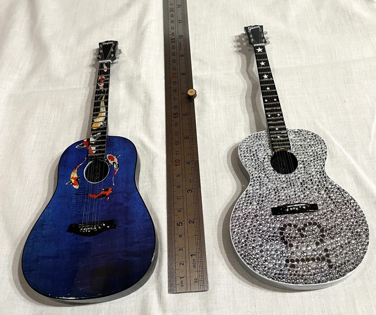 TAYLOR SWIFT- Miniature 9