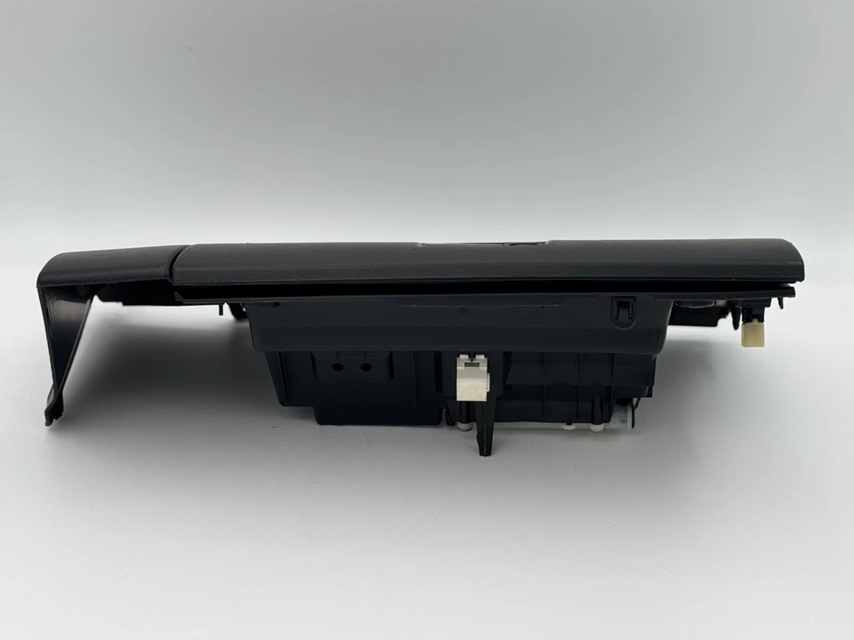 2003-2007 Infiniti G35 Coupe passageiro painel inferior direito caixa de luvas preta OEM - Imagem 3 de 4