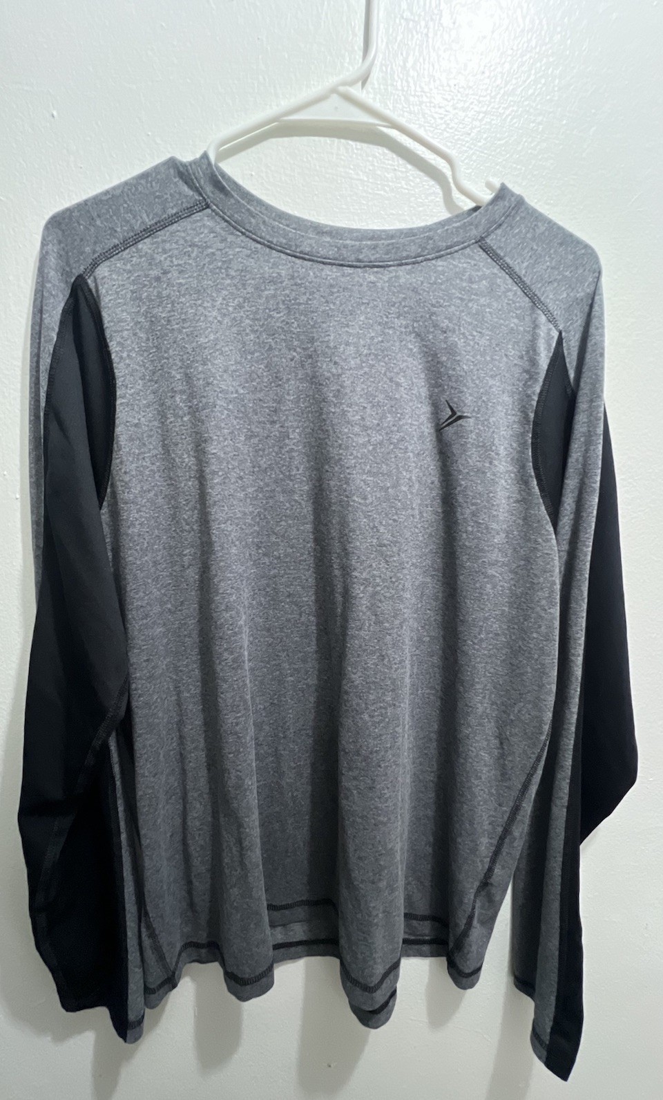 Old Navy Active Go-Dry Men's Large Long Sleeve T-Shirt Gray/blk