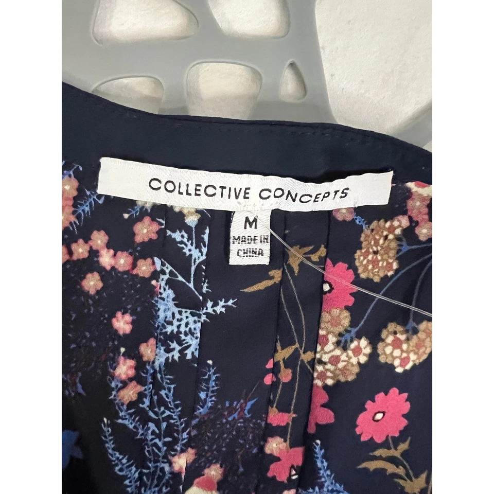 Top túnica para mujer Collective Concepts azul marino estampado floral cuello en V talla M Foto 4 de 4
