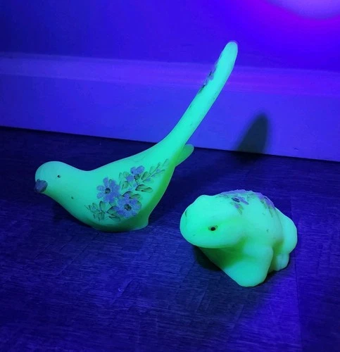 Fenton Daisies On Custard Frog & Bird Uranium Glass Figurines Handpainted Vtg