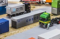 Faller 180845 - 1/87 / H0 40´ Container - Cosco - Neu