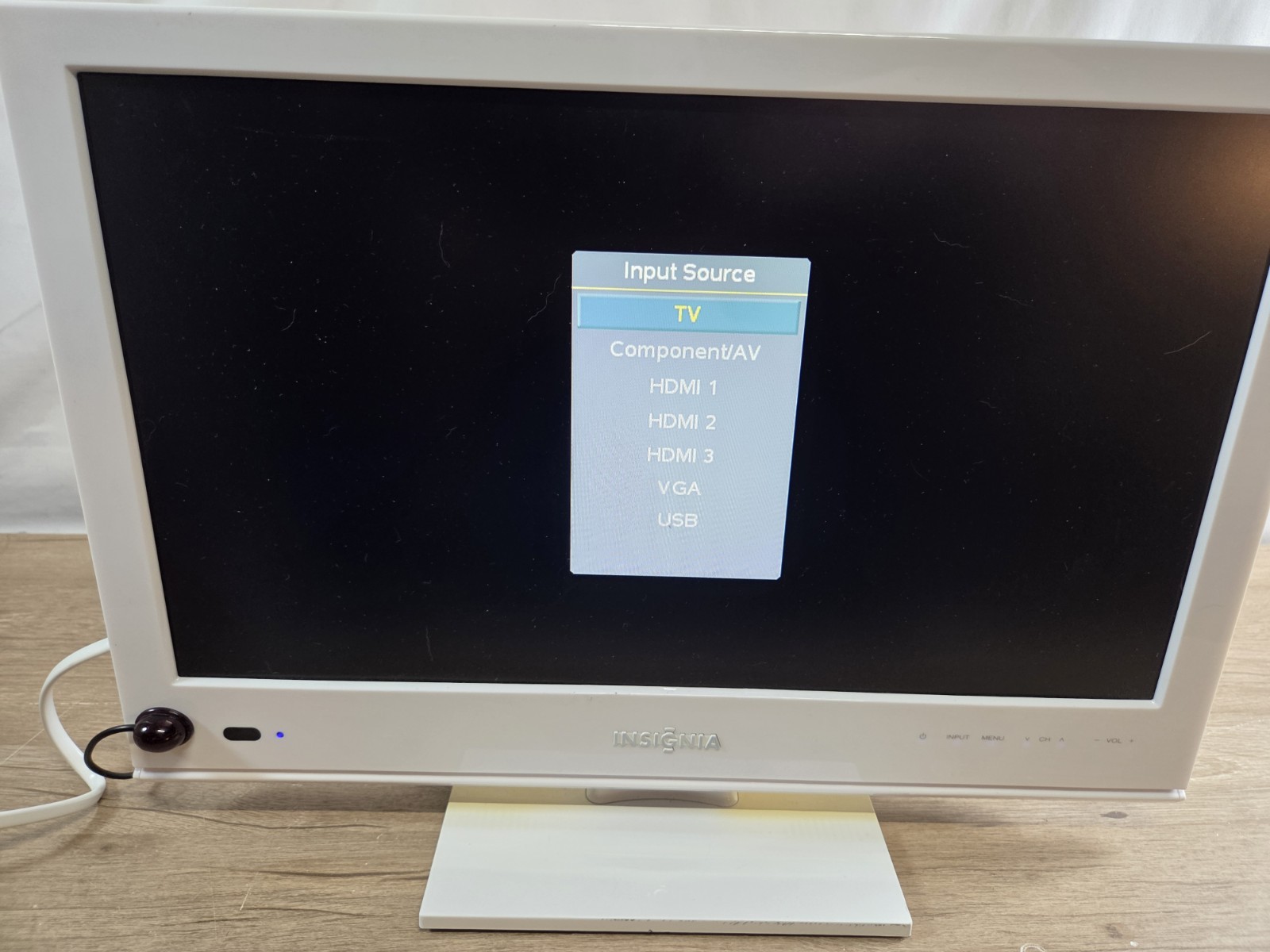 Insignia NS-19E450WA11 LCD HDMI TV NO Remote Gaming-EUC