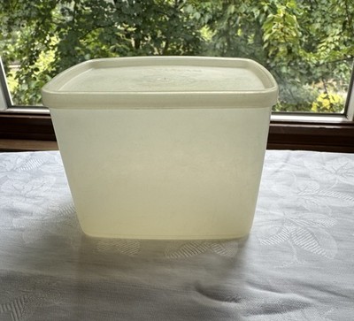 Vintage Tupperware Square  1950 s Millionaire Line Container 312-6 & Lid 310-8