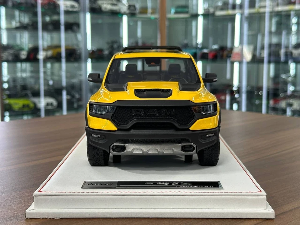 Dodge Ram TRX 1500 by Diamand in Grey -Limited 30 pcs -Collector Car[1:18 Resin] - Image 2 of 4