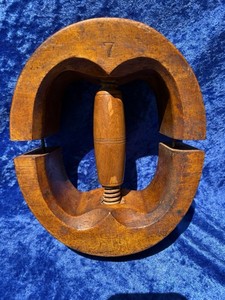 Antique Handmade Wood Texas Adjustable Hat Stretcher/Rare Threaded Wood Spindle
