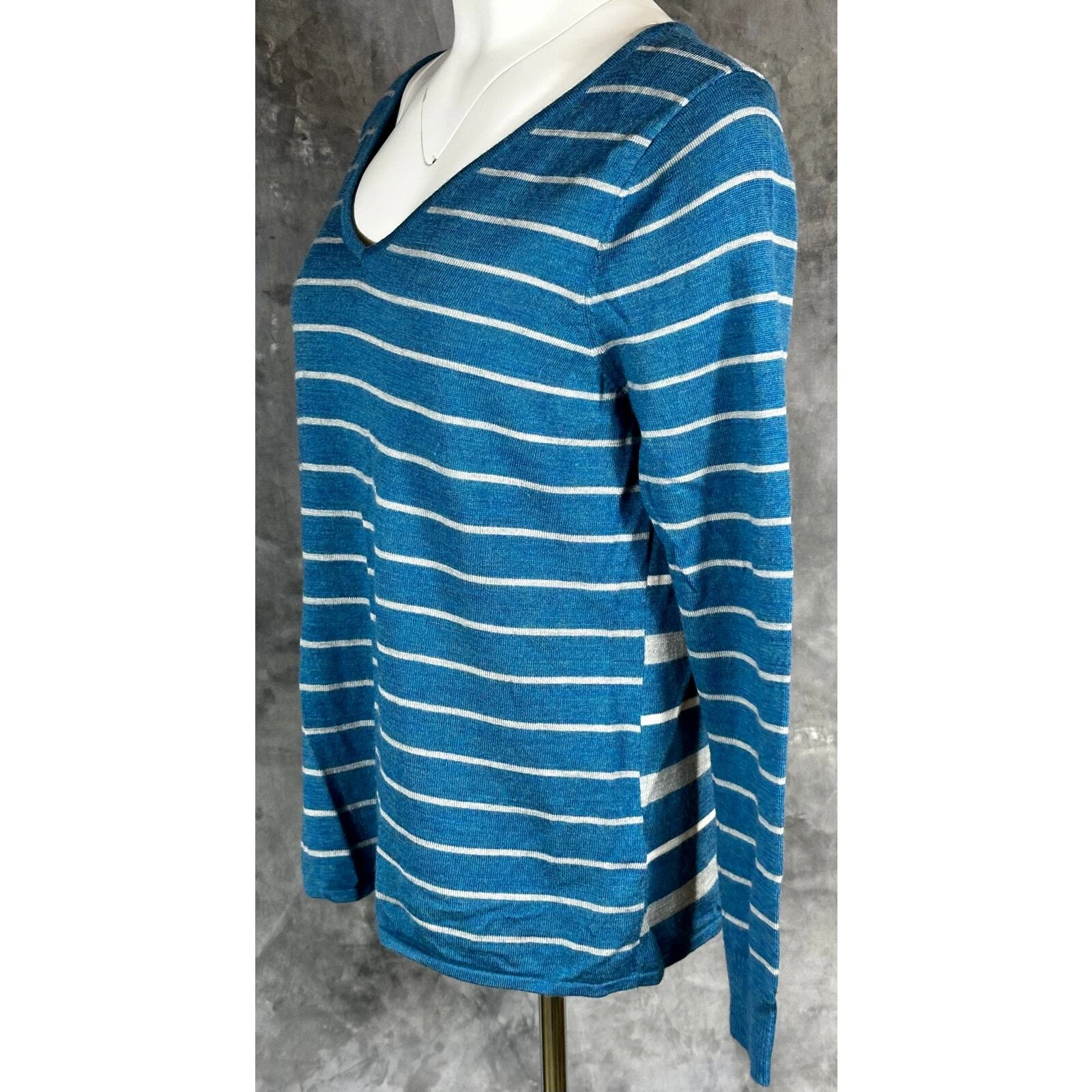 smartwool blue & white stripe wool blend v neck sweater