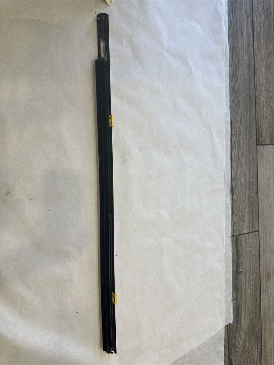 2021-2022 CADILLAC ESCALADE FRONT RIGHT DOOR EXTERIOR MOLDING OEM