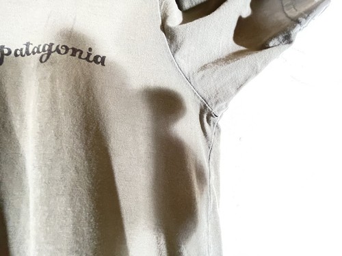Camiseta Patagonia Verde Oliva Respiración Fácil Mangas Cortas Rasgadas Desgastadas Azotadas XS - Imagen 7 de 12