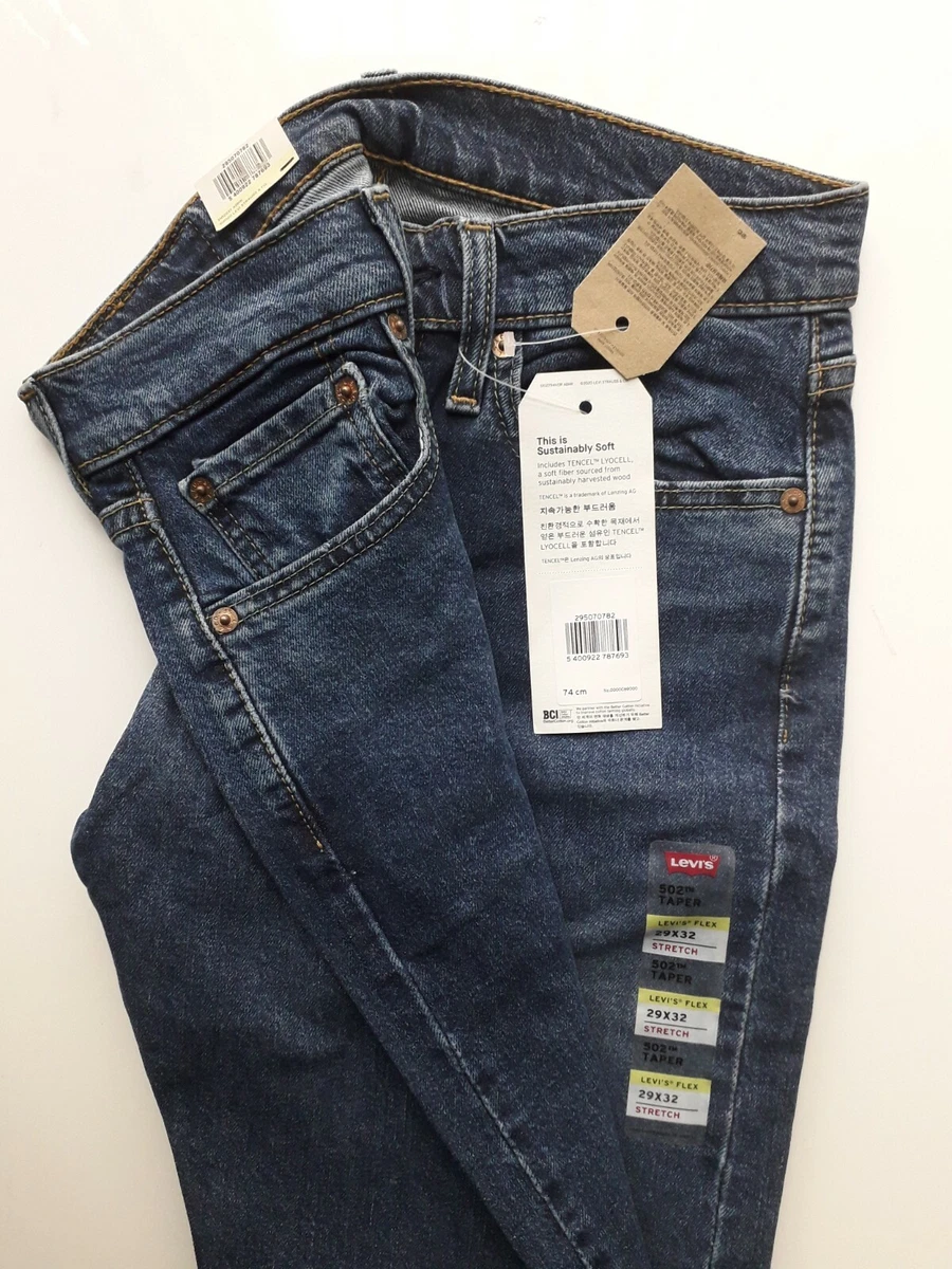 Does old cheap navy sell levis