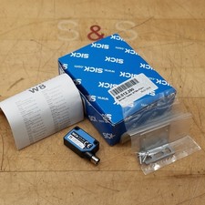 SICK WTB8-P2211 Photoelectric Sensor, 10-30Vdc, 5-100mm Max Range - NEW