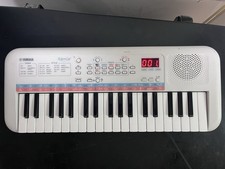 Imagen de Yamaha PSS-E30: Mini-key Portable Keyboard Remie - White Free Shipping
