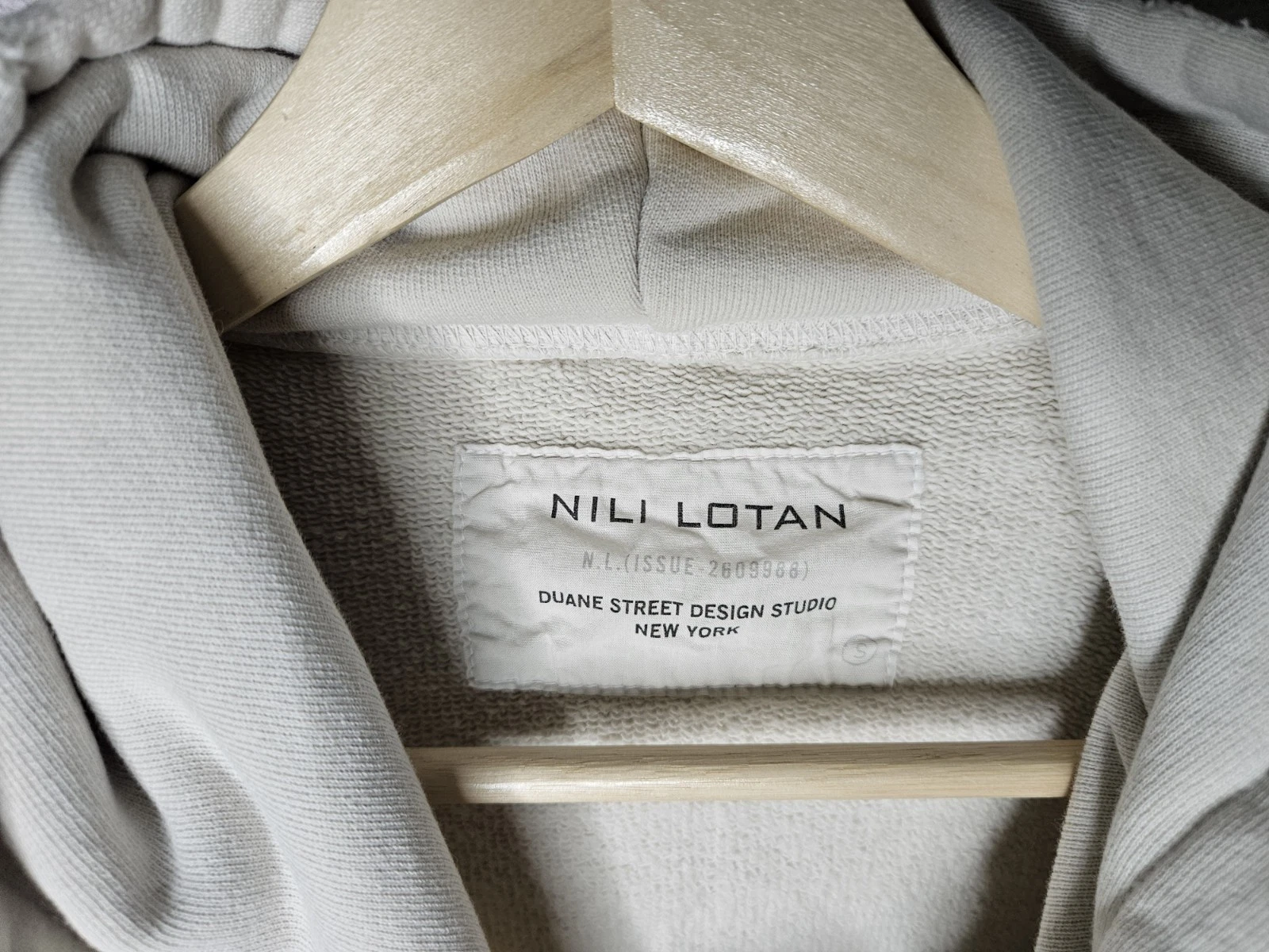 OFF WHITE Felpa con cappuccio e zip Nili Lotan Callie $285 taglia S bianco sporco