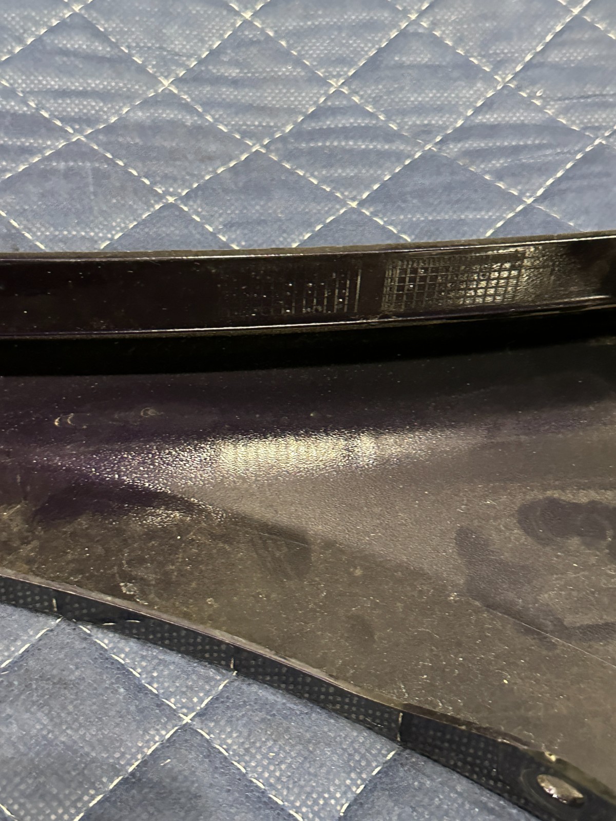 2014 AUDI R8 OEM DRIVER LEFT FENDER GARNISH PANEL TRIM W/ BRACKET & FOAM