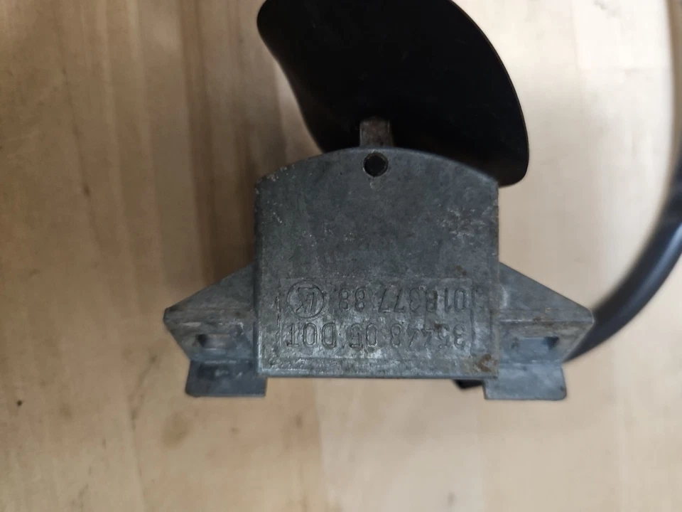 沃尔沃 240 245 货车挡风玻璃清洗机开关 1990 1991 1993 — 第 2/4 张图片