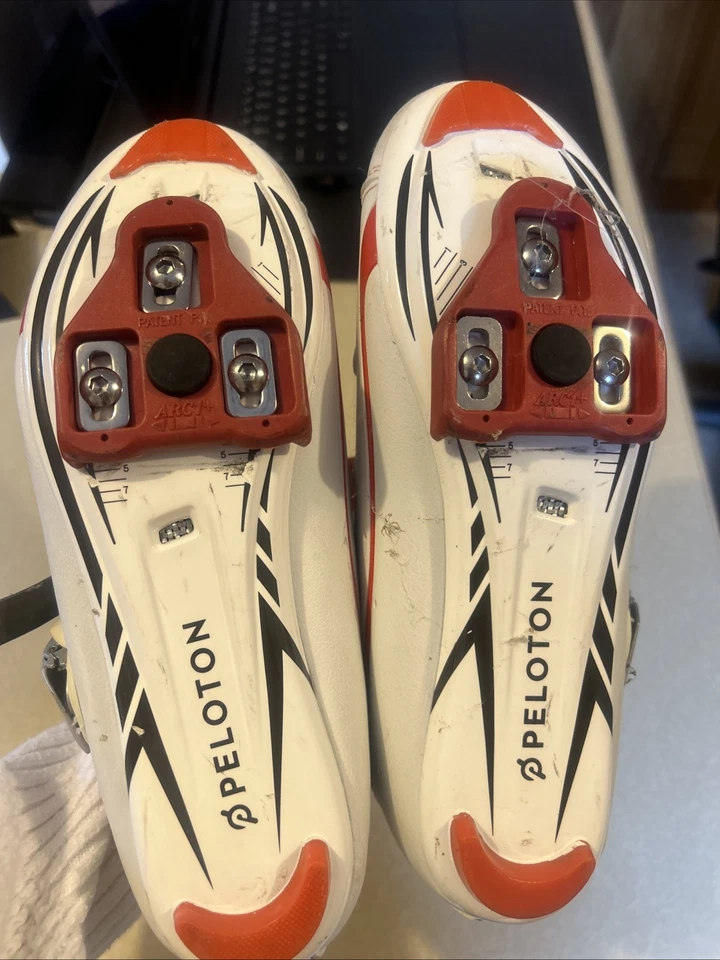 Zapatos de ciclismo Peloton para mujer talla 40 rojos/negros Foto 3 de 4