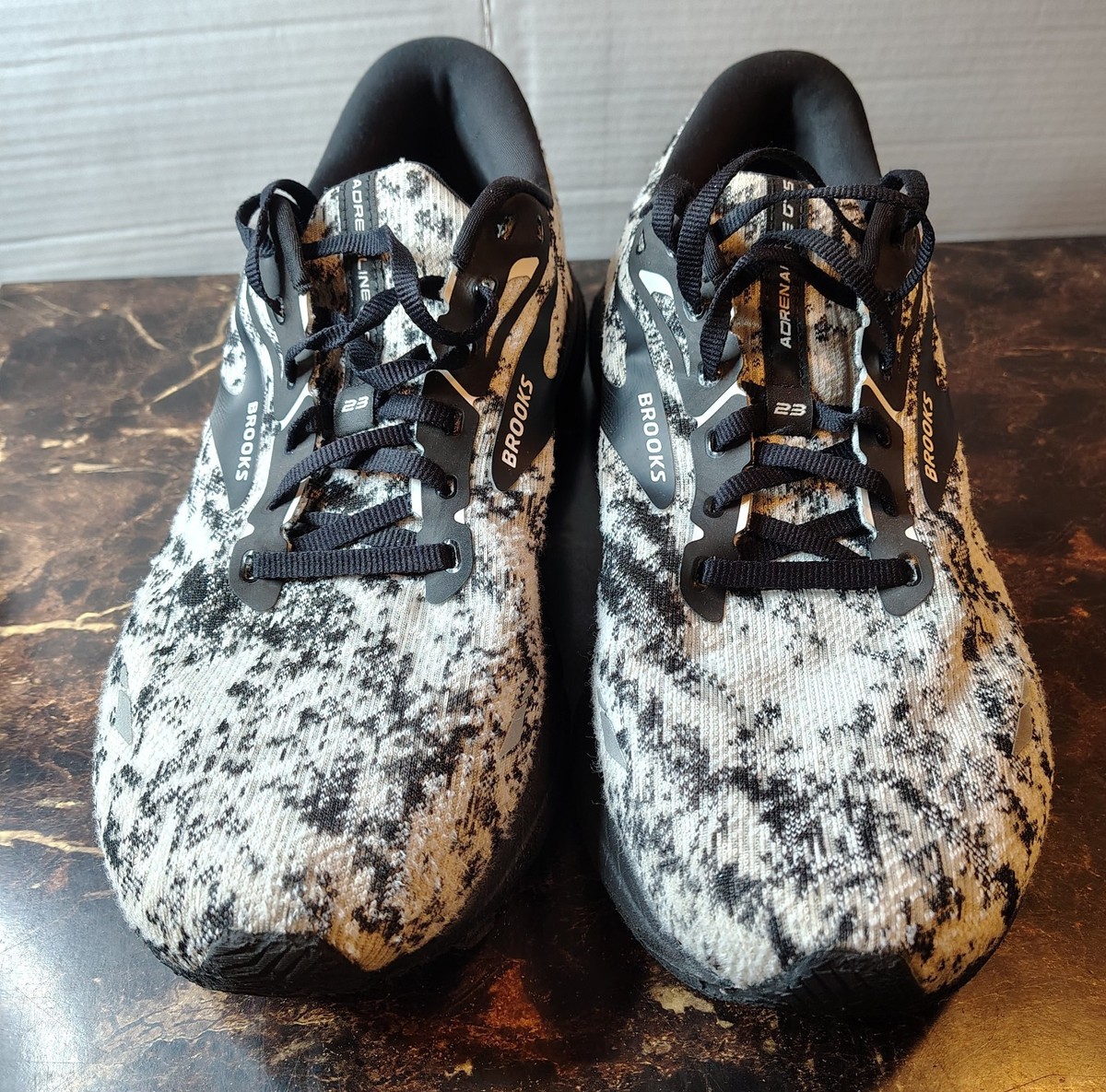 Brooks Adrenaline GTS 23 Mens 13 Shoes White Black Camo  display picture 1