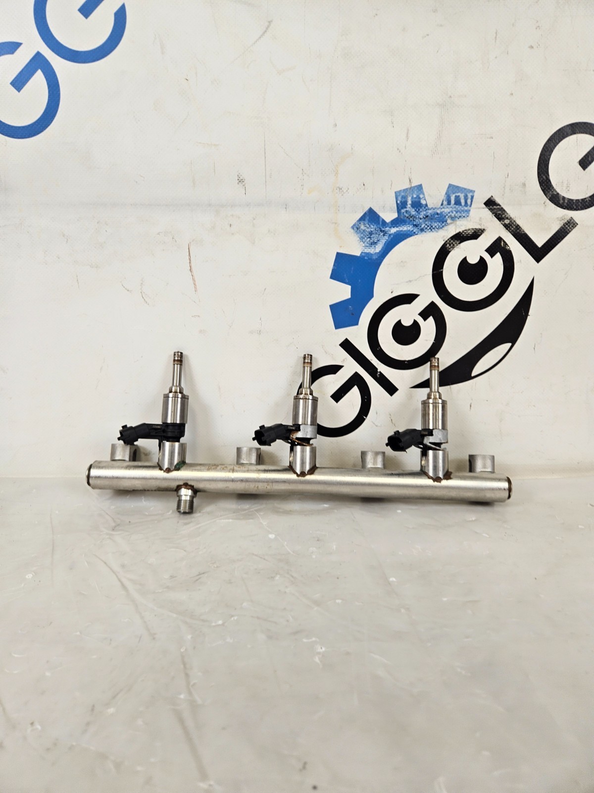 2014-2020 Maserati Levante Ghibli 3.0L Engine Fuel Injector Rail Right 000283629