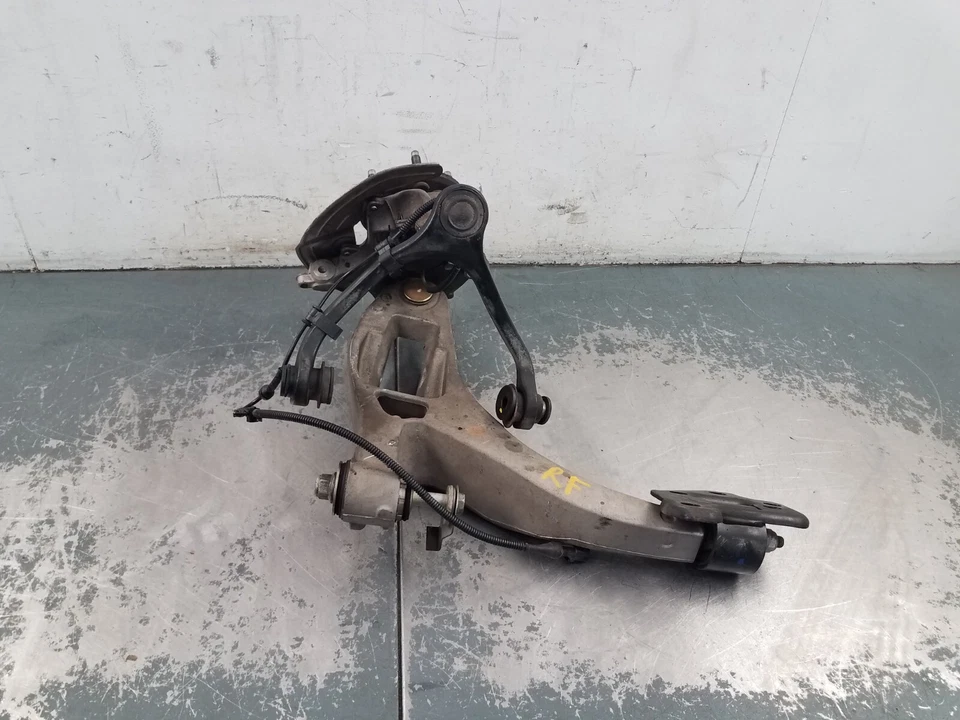 2004 年 Grand Marquis / Crown Vic Vic Victoria 右前轮毂指关节臂 #3420 E1 — 第 3/4 张图片