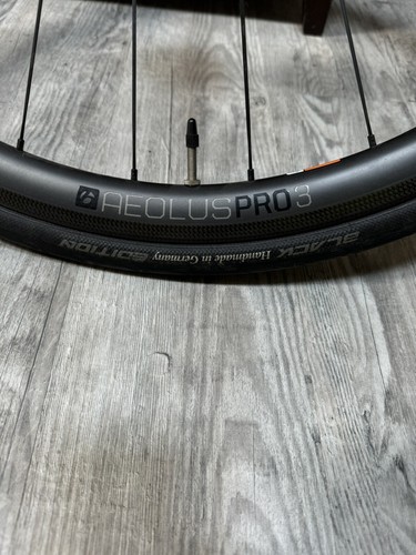 Bontrager 700c Aeolus Pro 3 Carbon Wheel Set Clincher Rim Brake 11 Speed 11s - Picture 2 of 10
