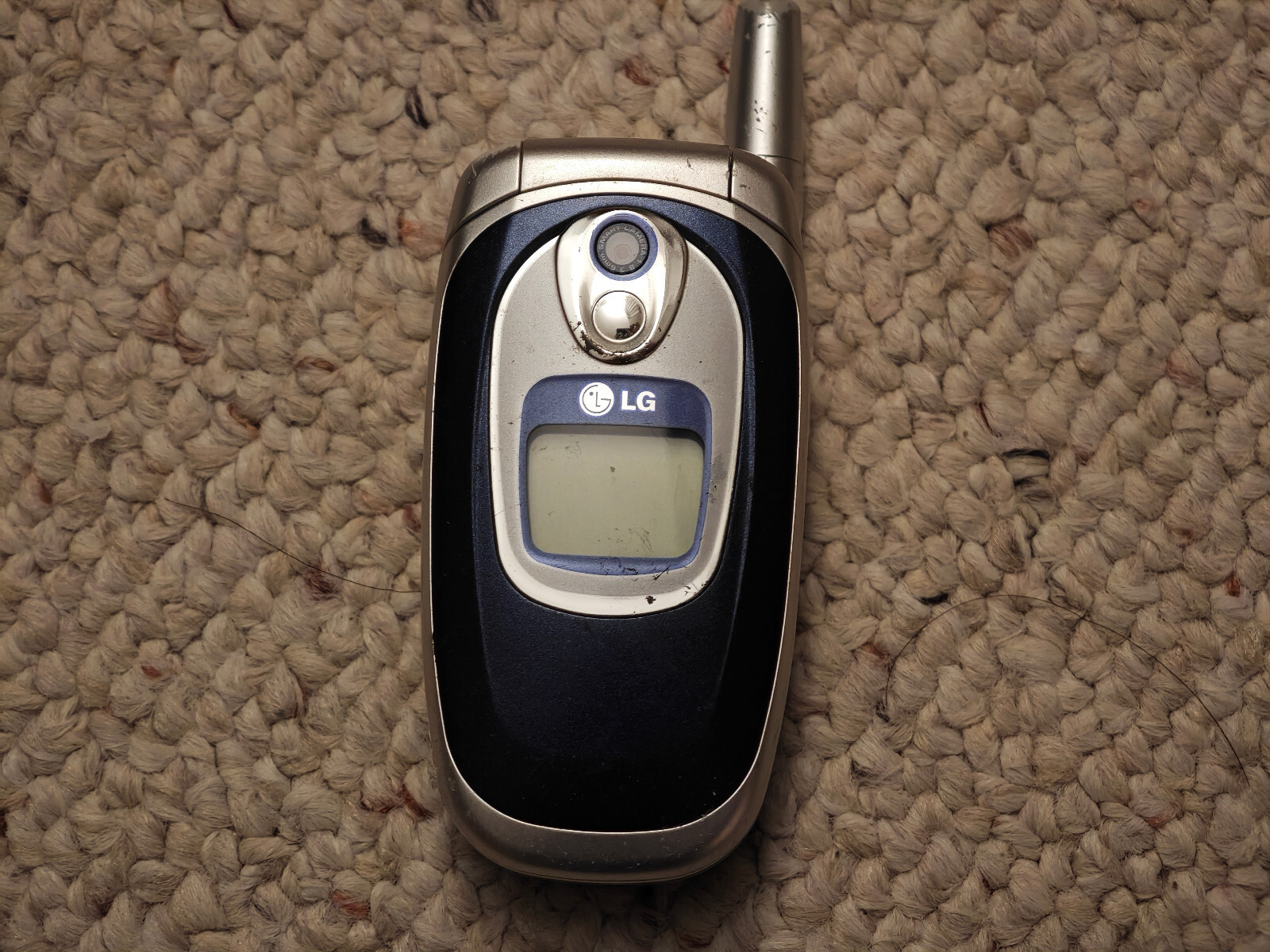 LG 2000 mobile retro vintage cell flip phone - NO BATTERY, UNTESTED - repair