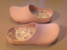 Youth Girls Size 5/6 Mules/ Clogs Shoes Pink