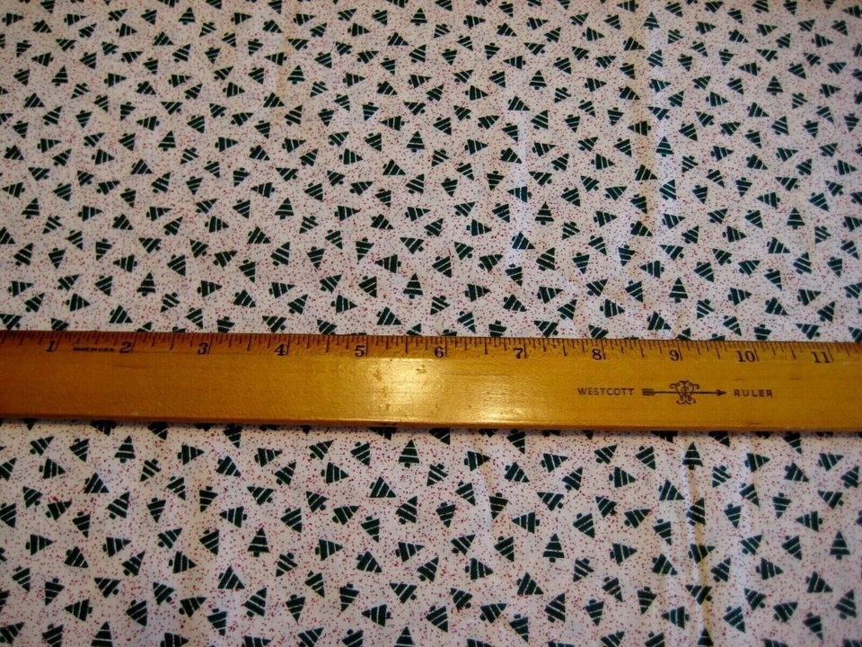 4 yardas Temporada Navidad Alegría Mini Pequeños Árboles Verde sobre Tela Beige Foto 3 de 4