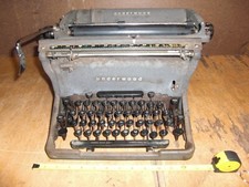 Vintage Underwood Typewriter - Keys Stick thumbnail