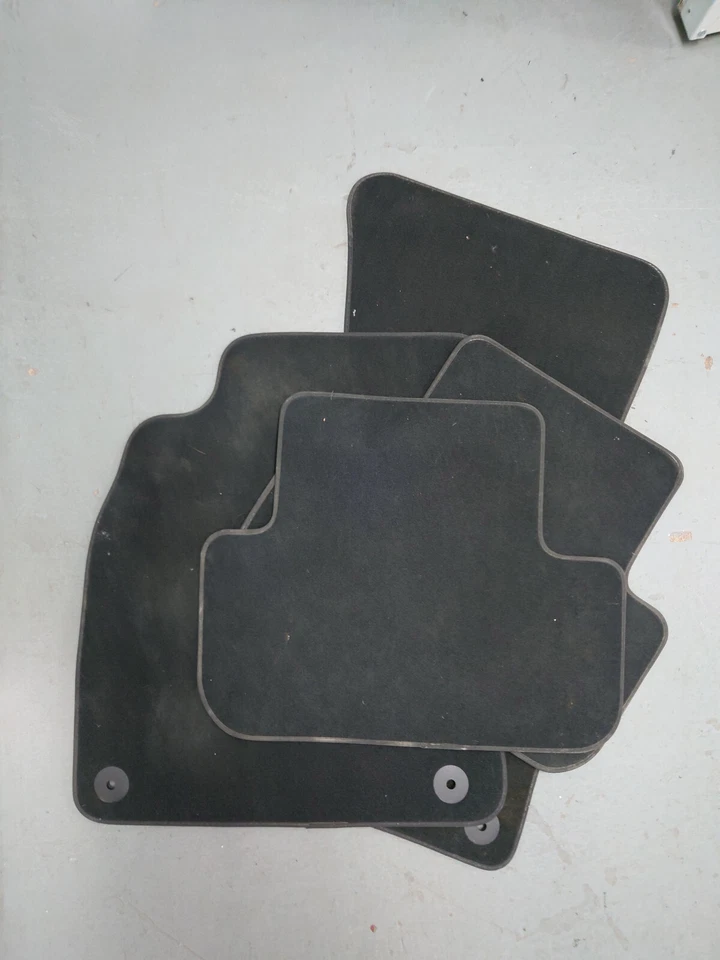 ✅ OEM Audi A4 Allroad 2013 - 2016 floor mats (used for 2 weeks only) - Image 2 of 4